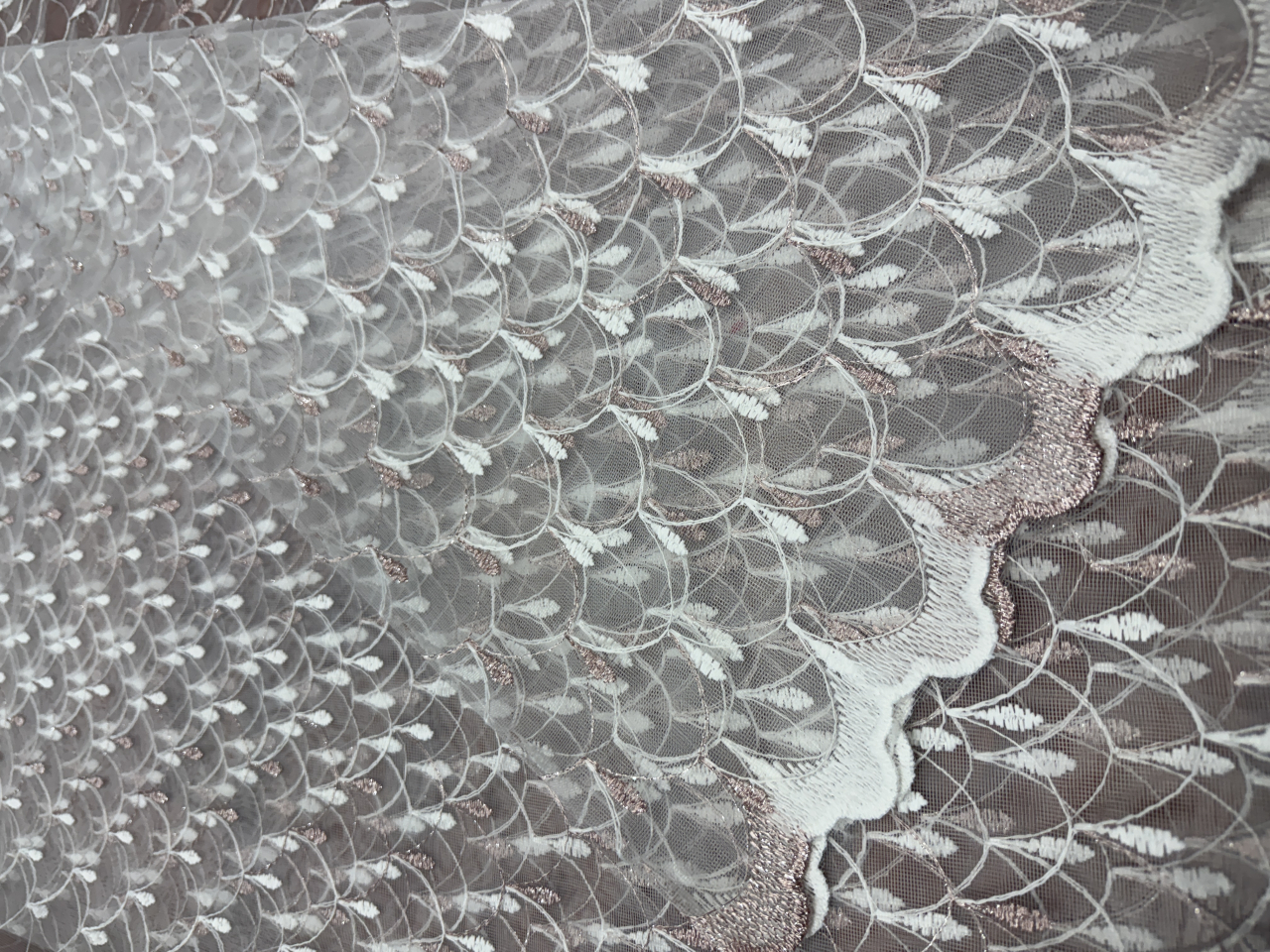 Perdea Tulle cu Broderie Alba+Roz Pudra 3M x 2.5h - Model Sirena [2]