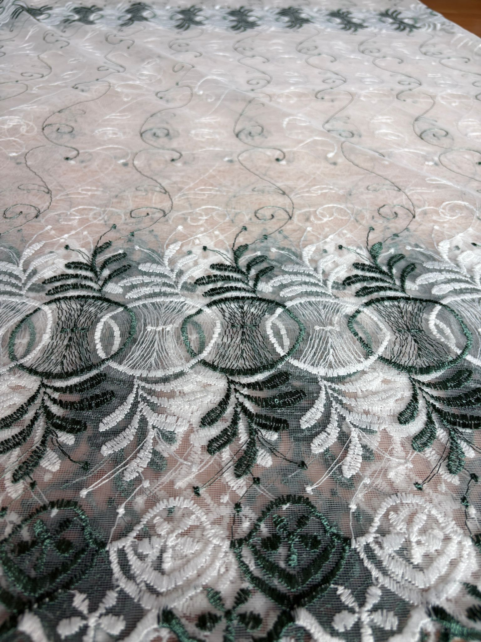 Perdea din tulle cu broderie Alba+Verde, Model Imperial 4M x 2.5h [2]