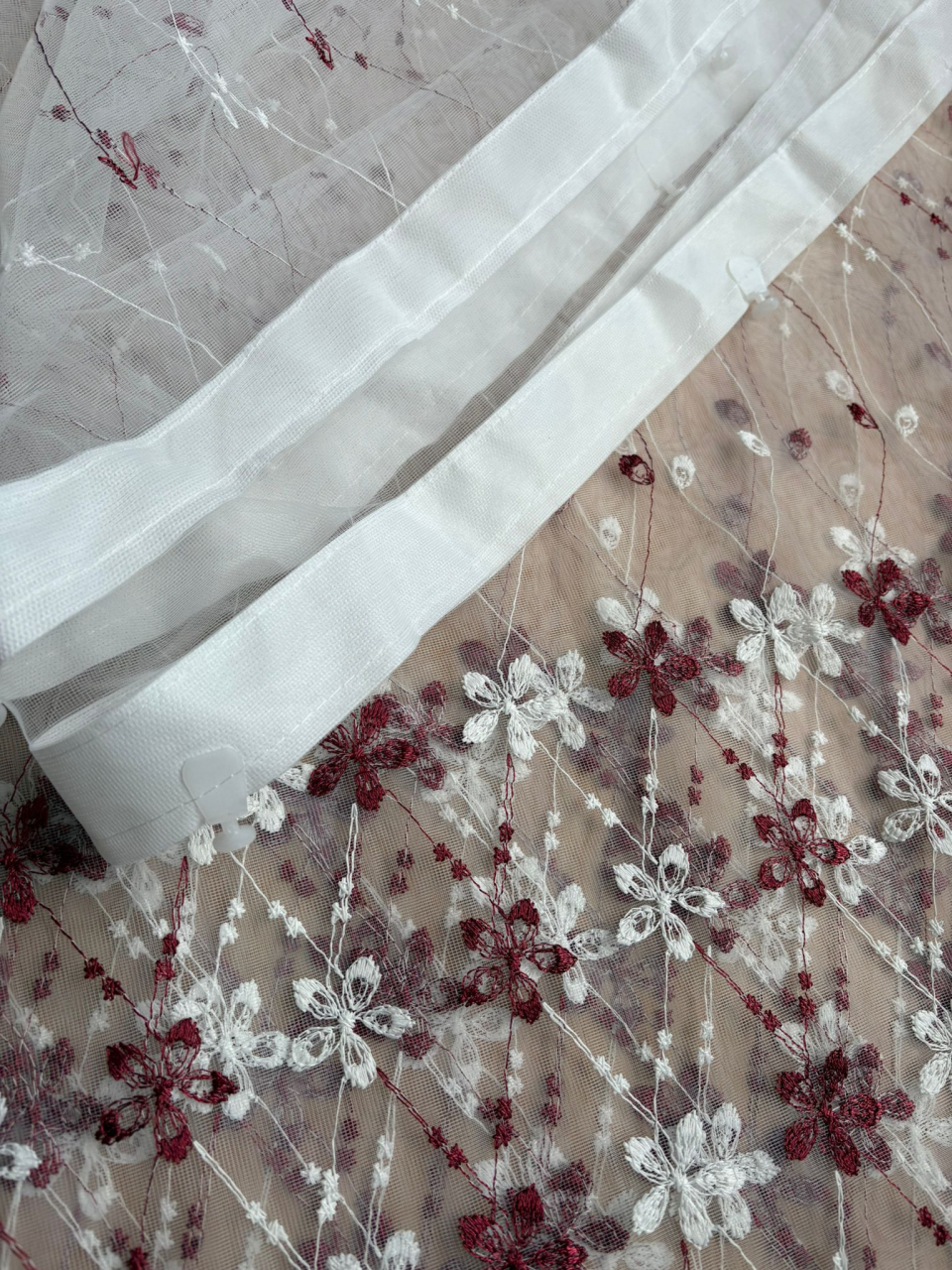 Perdea din tulle cu broderie Bordo Model Narcise , gata făcută cu tiv și rejansă 3MX2.5h [3]