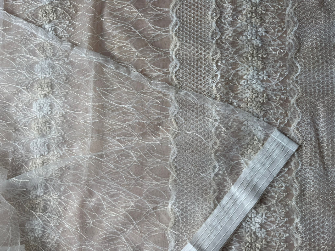 Perdea din tulle cu broderie Crem, Model Fagure 4M x 2.5h [3]