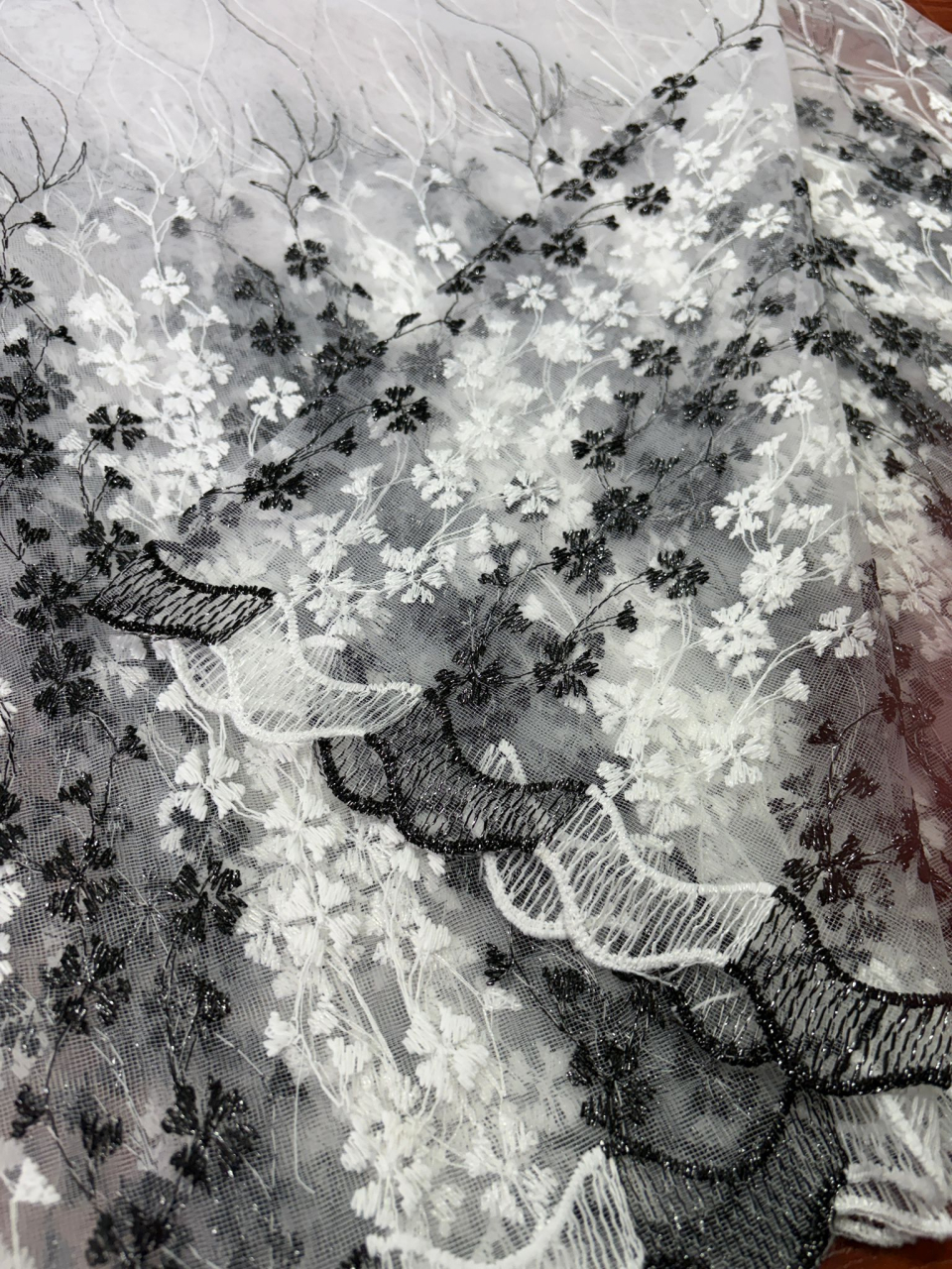 Perdea din tulle cu broderie Negru+alb, Model Ciorchine 4M x 2.5h [3]