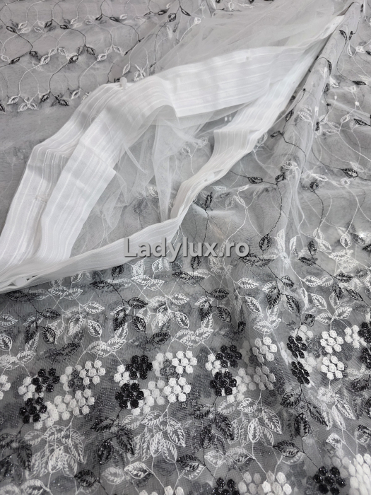 Perdea din tulle cu broderie Negru+alb , Model Ciorchine 4M x 2.8h [4]