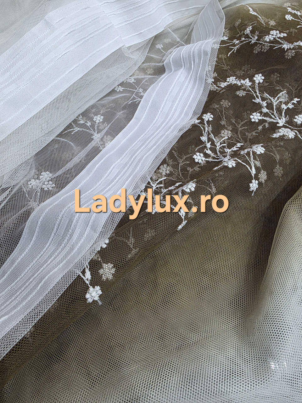 Perdea din tulle umbre Verde Kaki cu broderie Alba 3 M - Model Floricele [3]
