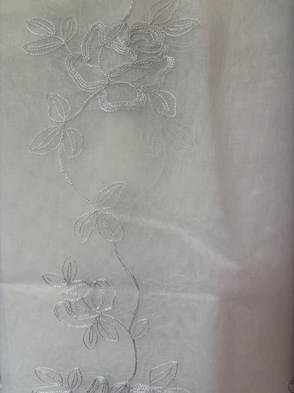 Perdea IN cu Broderie Alba Model  Ghirlanda Florala - 3M x 2.5h Cu Tiv si Rejansa [2]