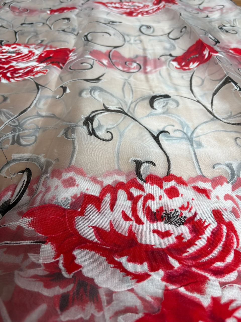 Perdea Organza Imprimata - Model Flori Rosii Bobocii  - 4M x 2.7h Cu Tiv si Rejansa [2]