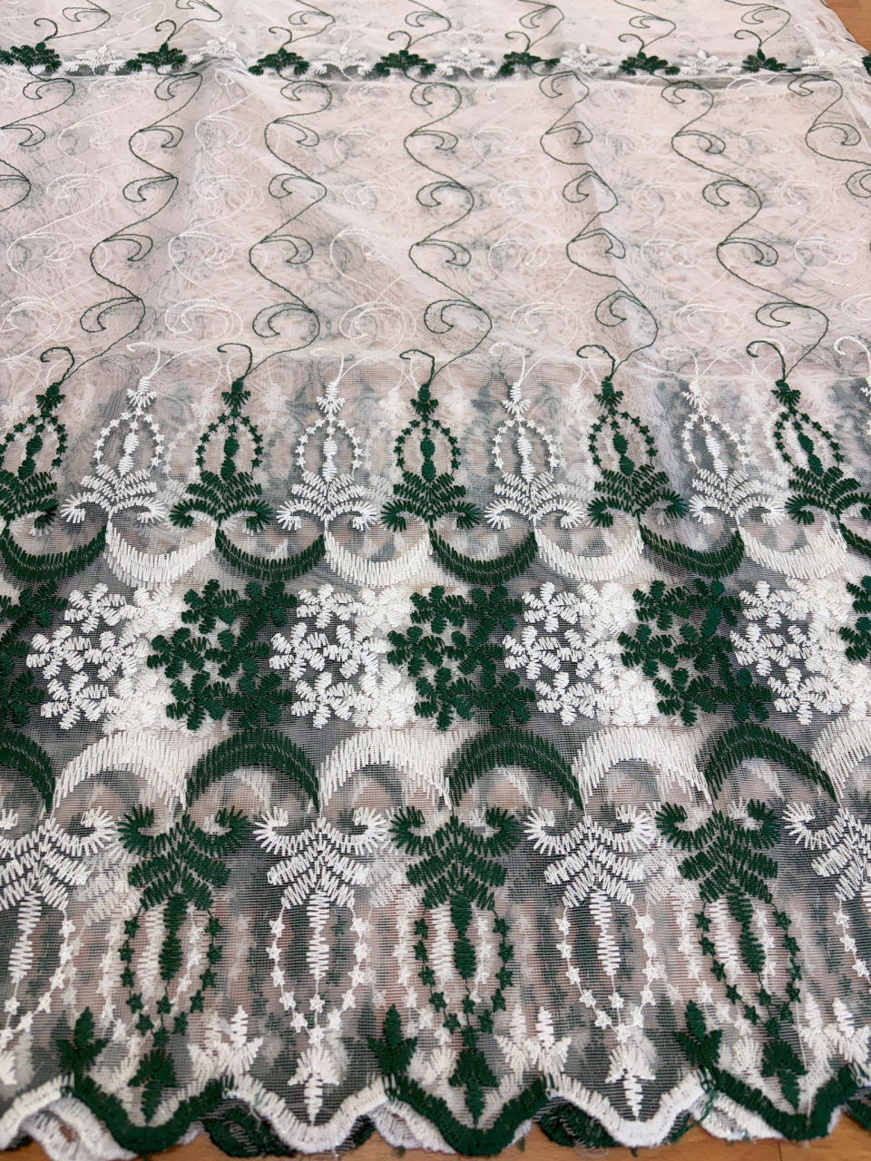 Perdea Tulle Alba cu Broderie Roz  Model Arcade tiv si rejansa - 3M x 2.5h [2]