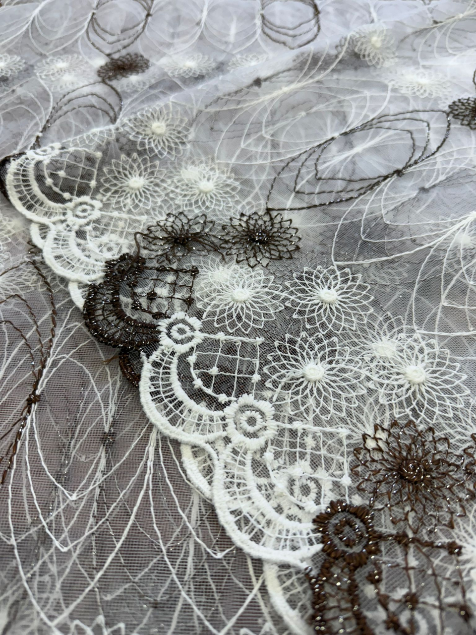 Perdea Tulle Broderie Alb+Maro - Cu Tiv si Rejansa Model Papadie Maro 4M x 2.5h [2]