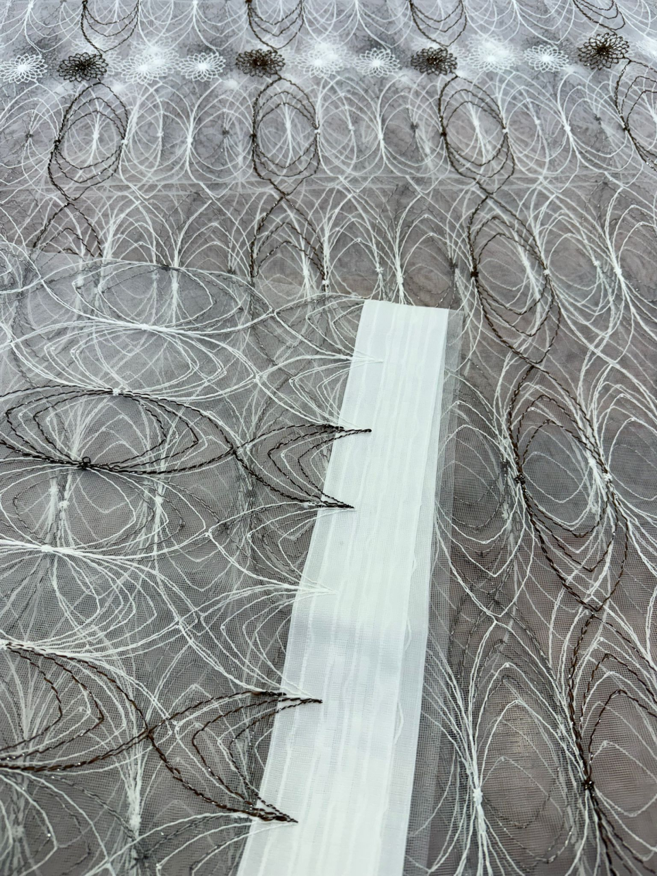 Perdea Tulle Broderie Alb+Maro - Cu Tiv si Rejansa Model Papadie Maro 4M x 2.5h [4]