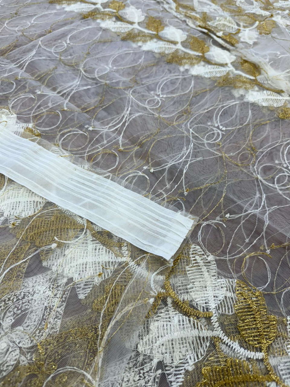 Perdea Tulle Broderie Alb+Auriu - Cu Tiv si Rejansa Model Frunze 3M x 2.5h [3]