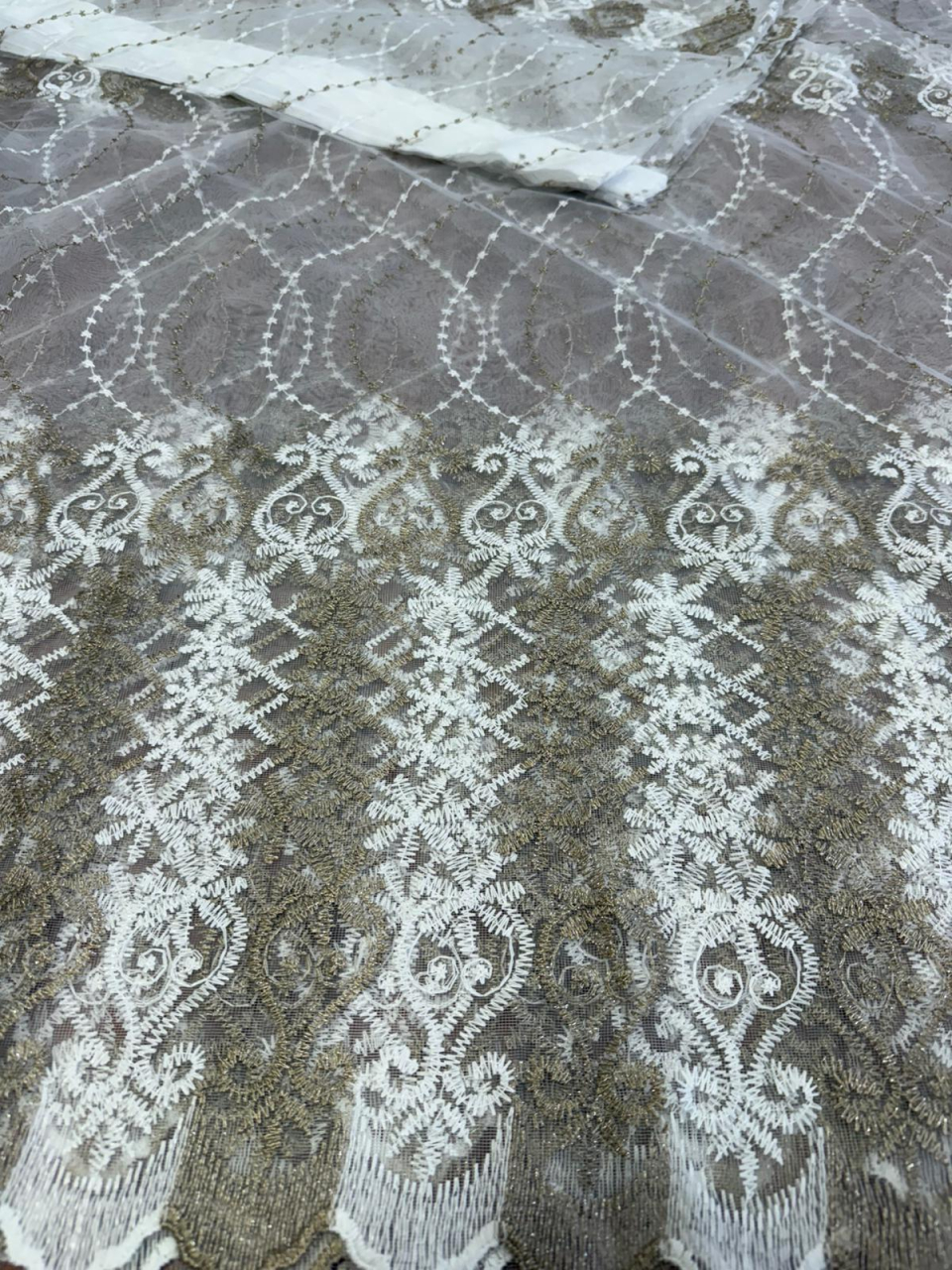 Perdea Tulle Broderie Alb+Capucino - Cu Tiv si Rejansa Model Fulgi 4M x 2.5h [3]