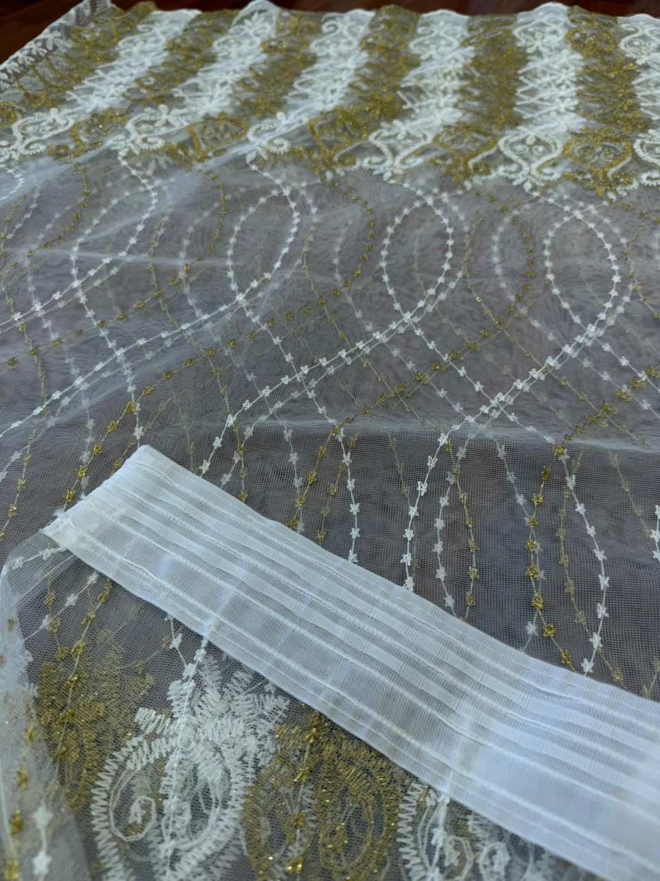 Perdea Tulle Broderie Alb+Auriu - Cu Tiv si Rejansa Model Fulgi 4M x 2.5h [3]