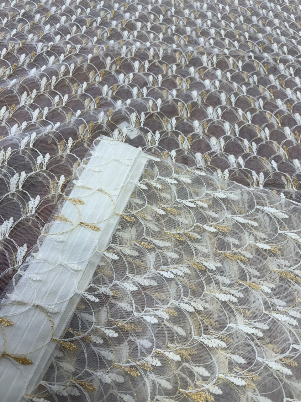 Perdea Tulle Broderie Alb+Auriu - Cu Tiv si Rejansa Model Sirene Bordo 4M x 2.5h [2]