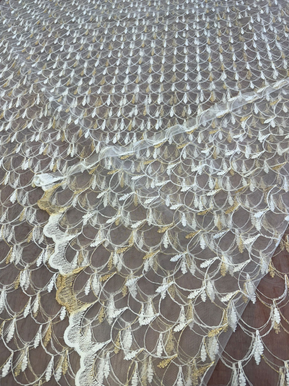 Perdea Tulle Broderie Alb+Auriu - Cu Tiv si Rejansa Model Sirene Bordo 4M x 2.5h [3]