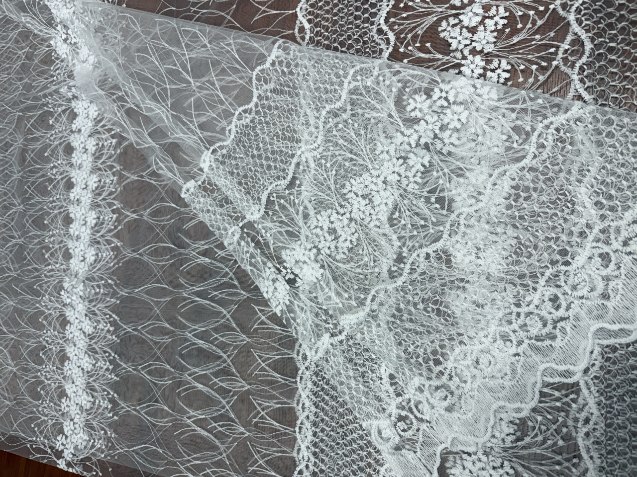 Perdea Tulle Broderie Alb Model Fagure Alb -  Cu Tiv si Rejansa - 3M x 2,5h [2]