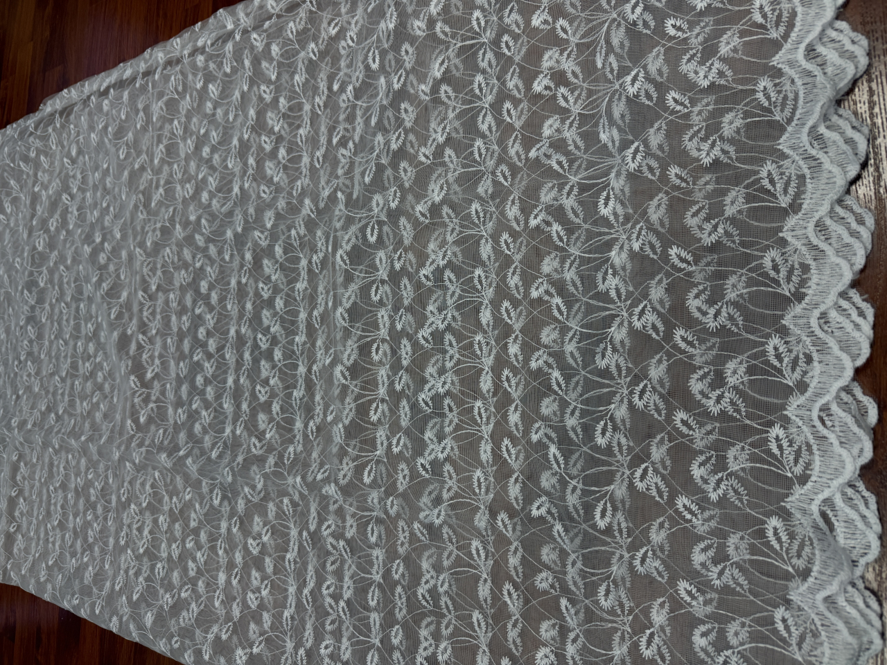 Perdea Tulle Broderie Alba Model Frunzulita - Cu Tiv si Rejansa - 3M x 2,5h [2]