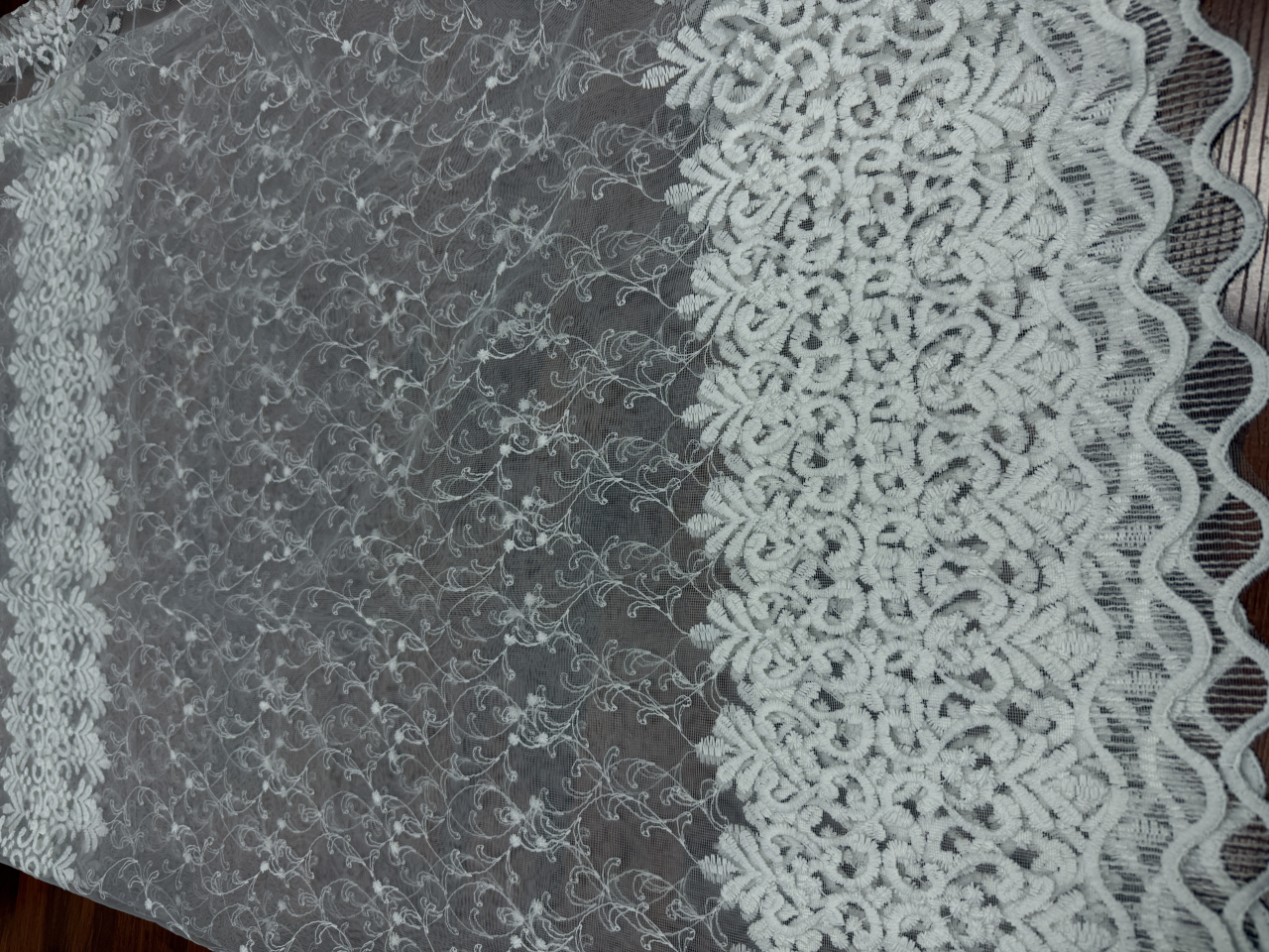 Perdea Tulle Broderie Alb Model Baroc Mic -  Cu Tiv si Rejansa - 3M x 2,5h [2]