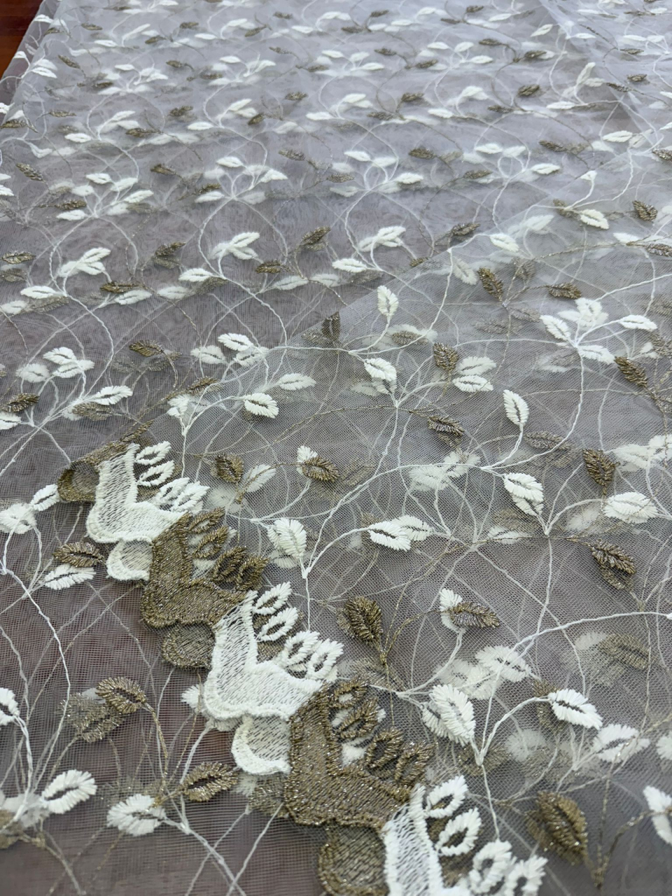 Perdea Tulle Broderie Alb+Capucino - Cu Tiv si Rejansa Model Frunzulita 4M x 2.5h [3]