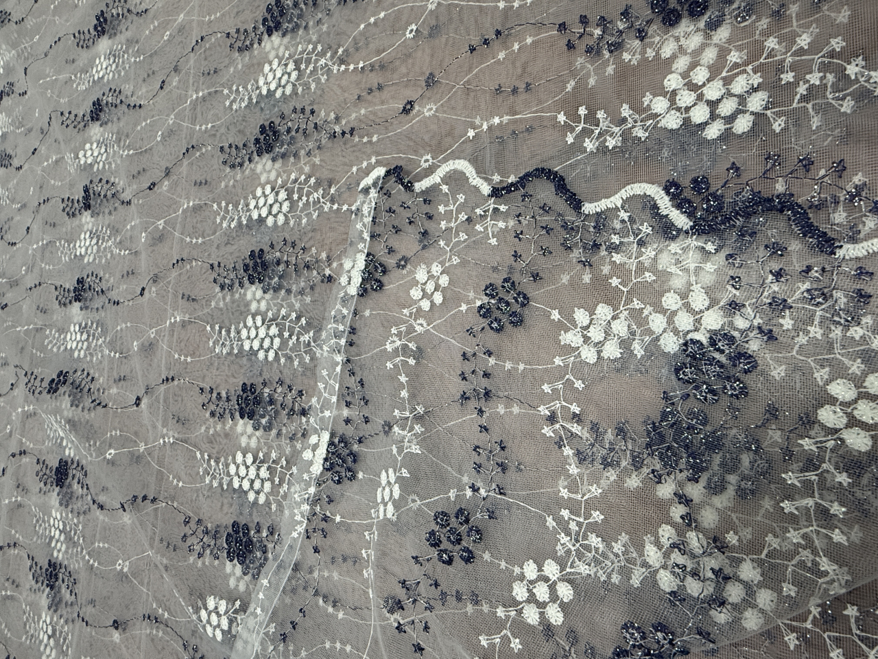 Perdea Tulle Broderie Bleo+Alb - Cu Tiv si Rejansa Model Ciorchine 4M x 2.5h [3]