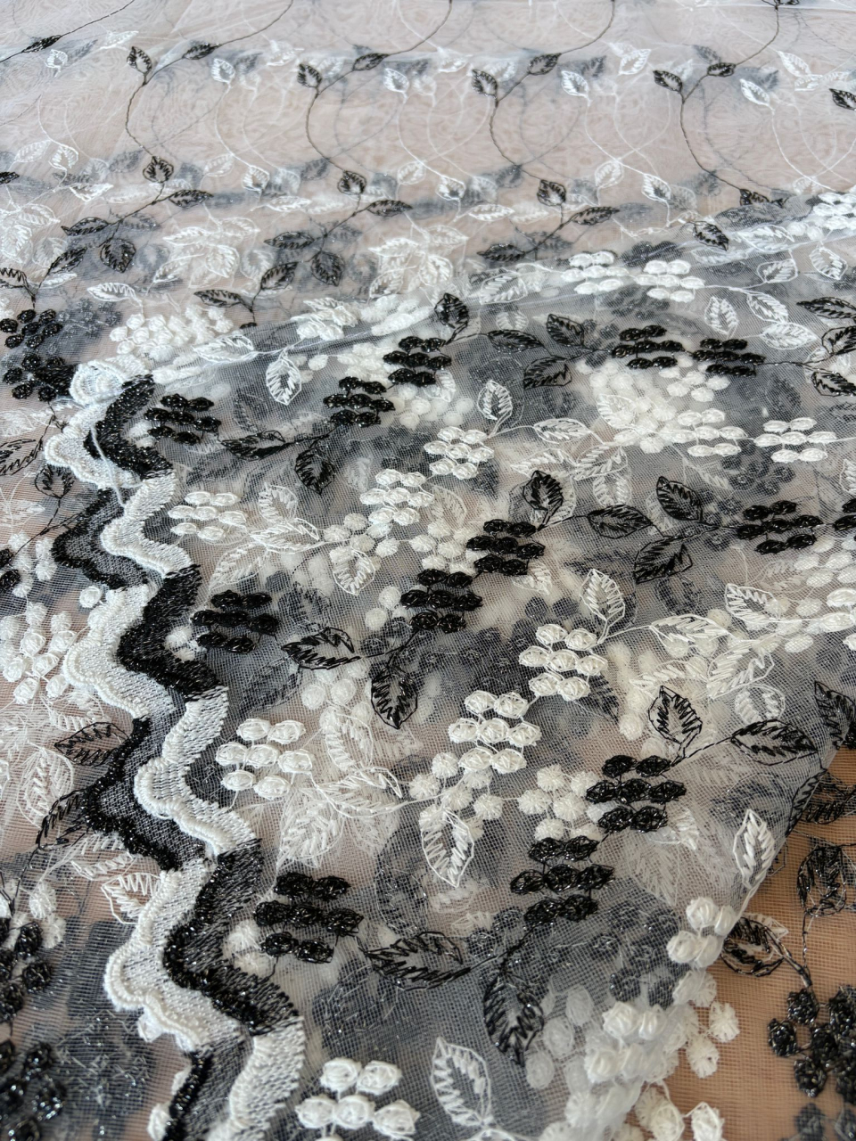 Perdea Tulle Broderie Neagra - Cu Tiv si Rejansa Model Ciorchine 4M x 2.5h [3]