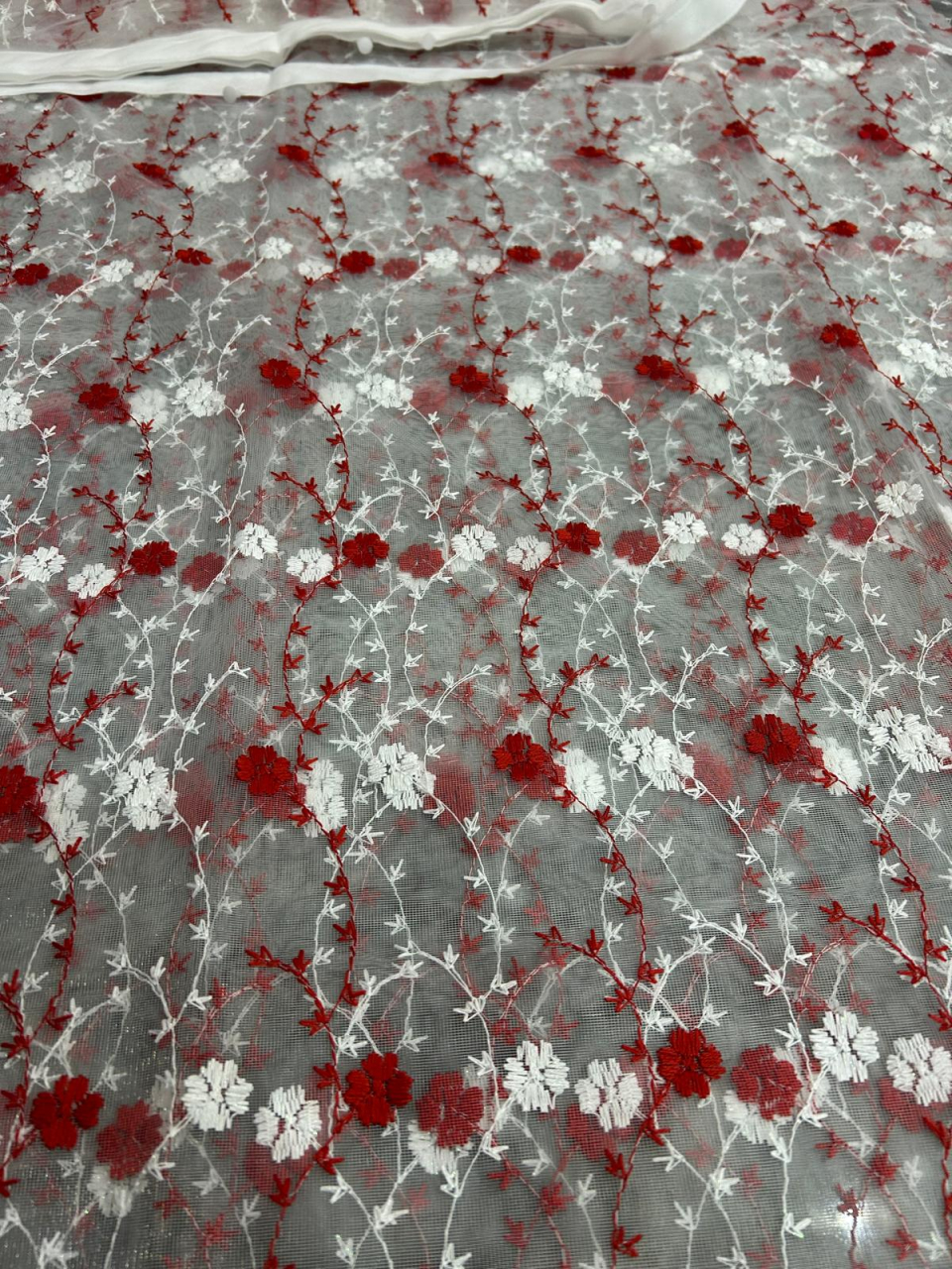 Perdea Tulle cu Broderie Alb+Rosu Model Arcaflora  - Cu Tiv si Rejansa - 3M x 2.5 h [2]