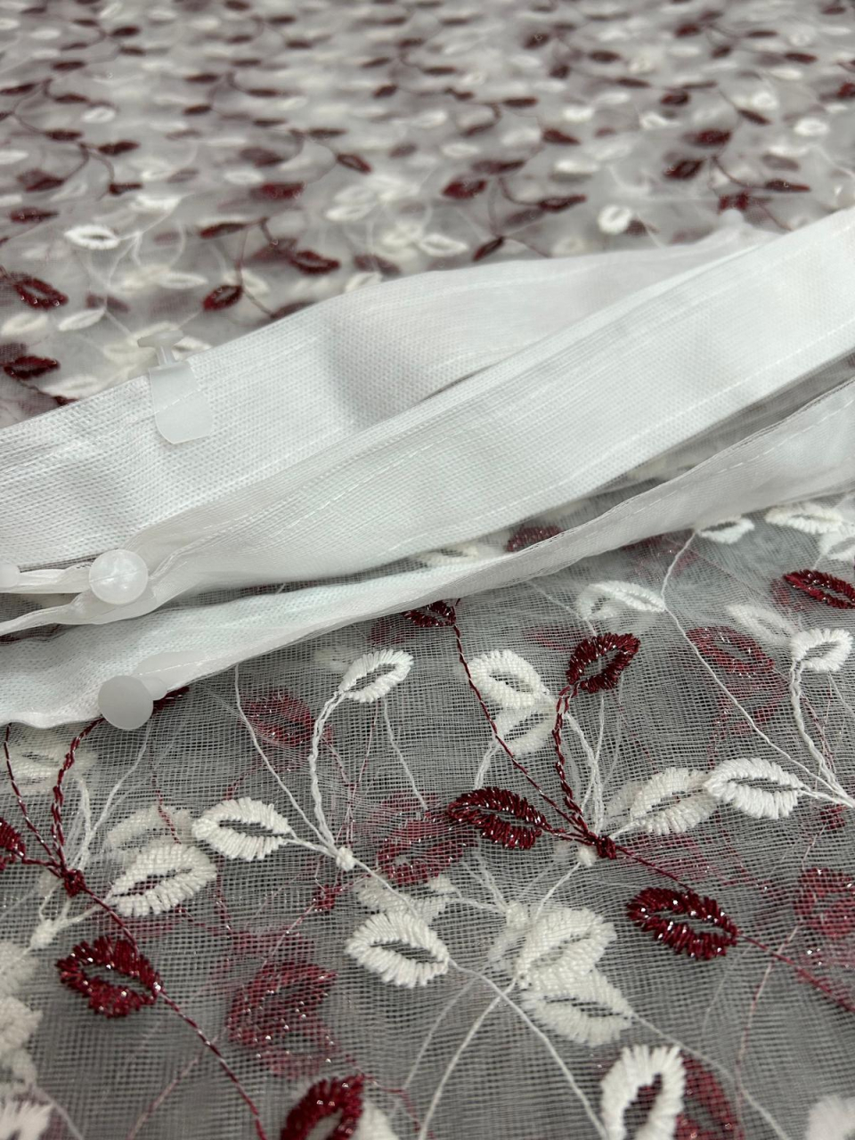 Perdea Tulle cu Broderie Alb+Bordo Model Frunzulite  - Cu Tiv si Rejansa - 3M x 2.5 h [2]