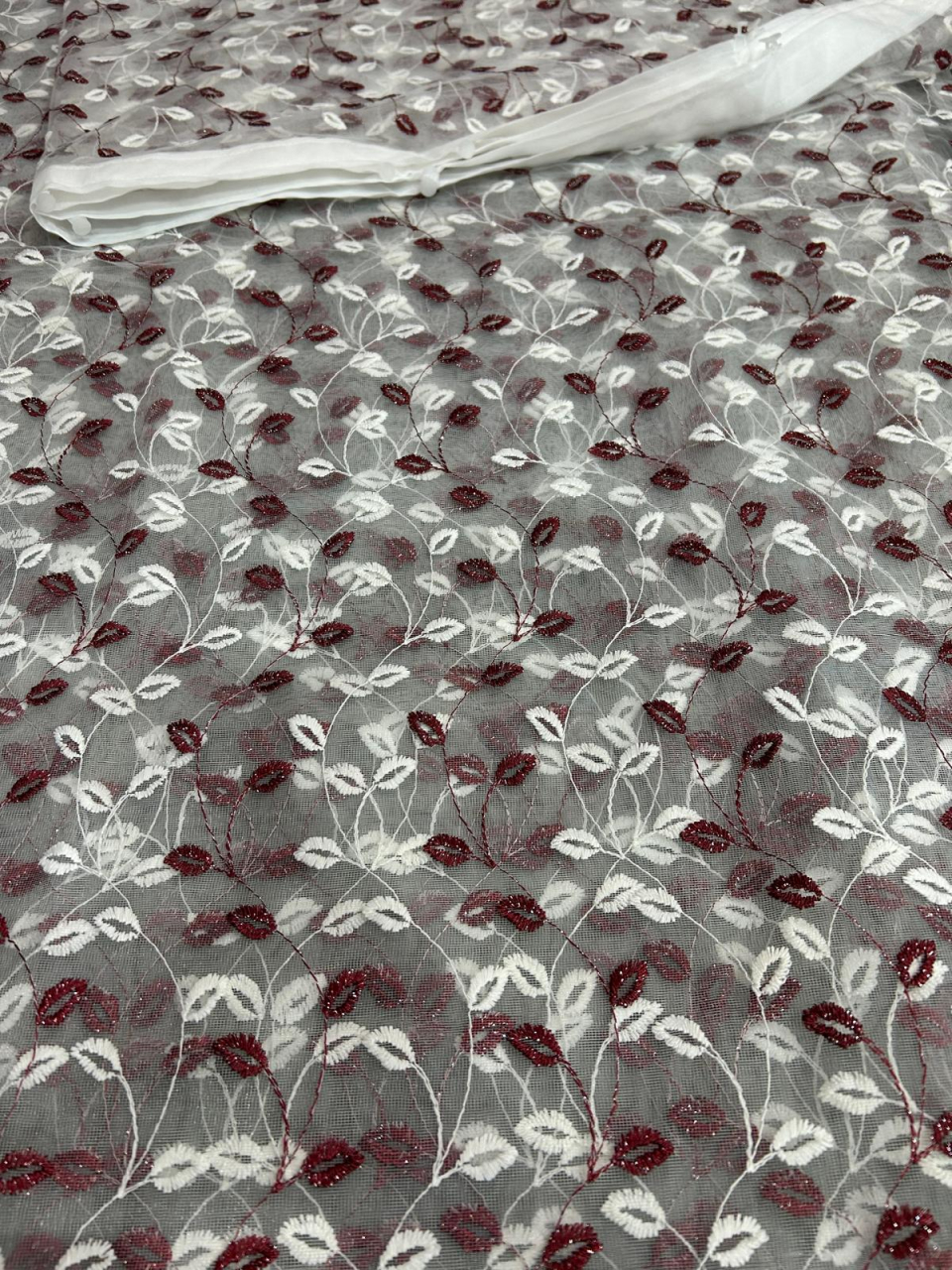 Perdea Tulle cu Broderie Alb+Bordo Model Frunzulite  - Cu Tiv si Rejansa - 3M x 2.5 h [3]