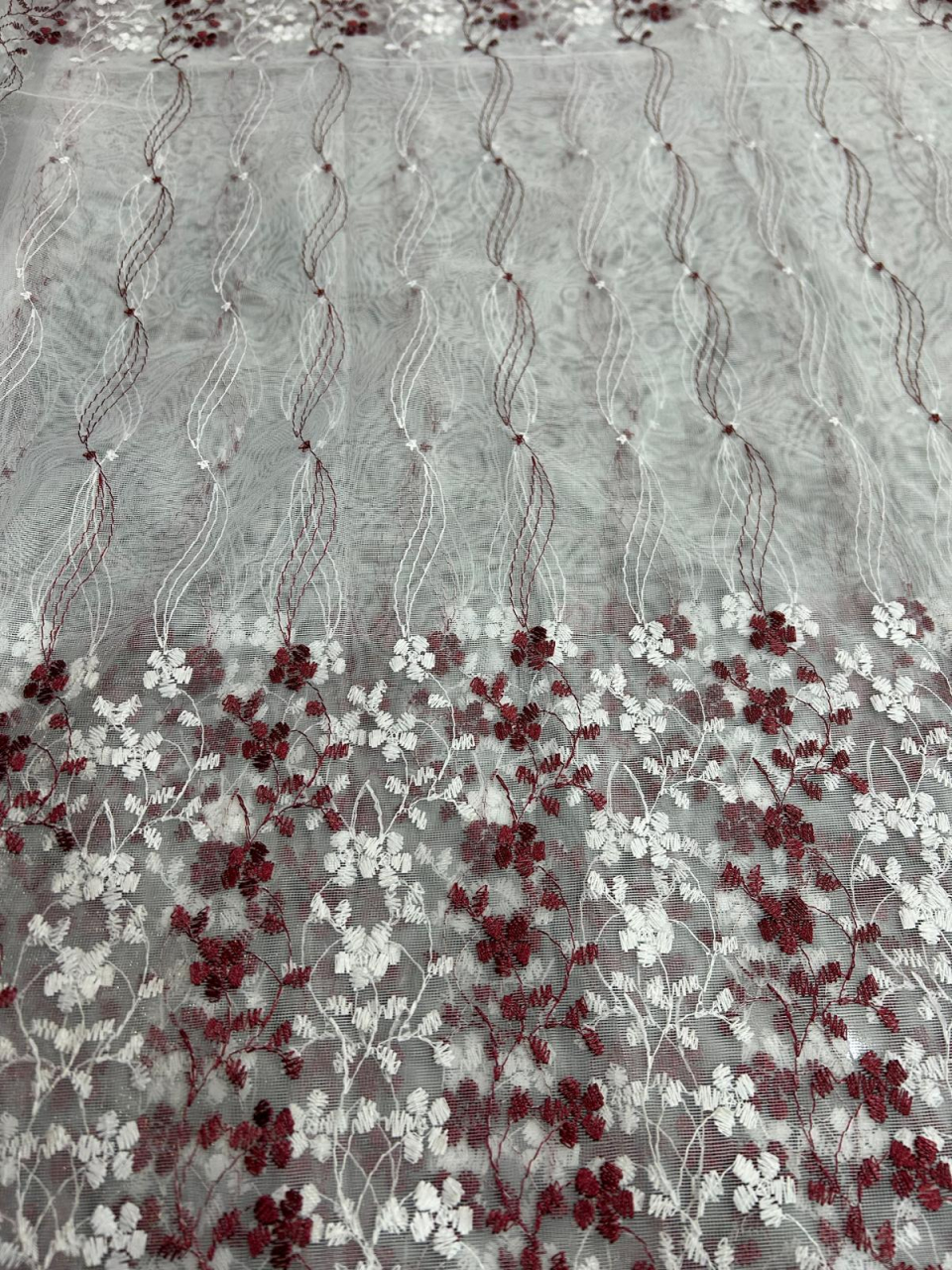 Perdea Tulle cu Broderie Alb+Bordo Model Fagure  - Cu Tiv si Rejansa - 3M x 2.5 h [3]