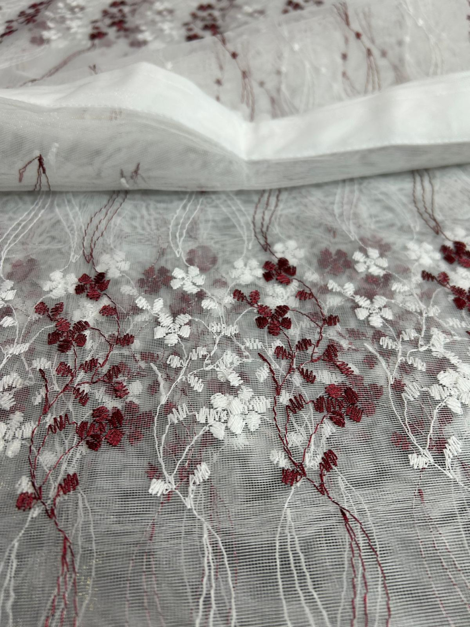 Perdea Tulle cu Broderie Alb+Bordo Model Fagure  - Cu Tiv si Rejansa - 3M x 2.5 h [2]