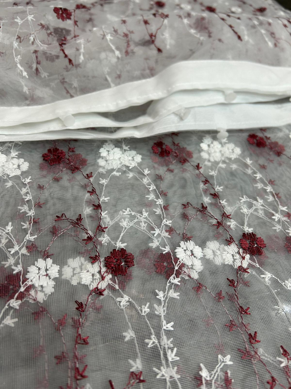 Perdea Tulle cu Broderie Alb+Bordo Model Arcaflora  - Cu Tiv si Rejansa - 3M x 2.5 h [4]