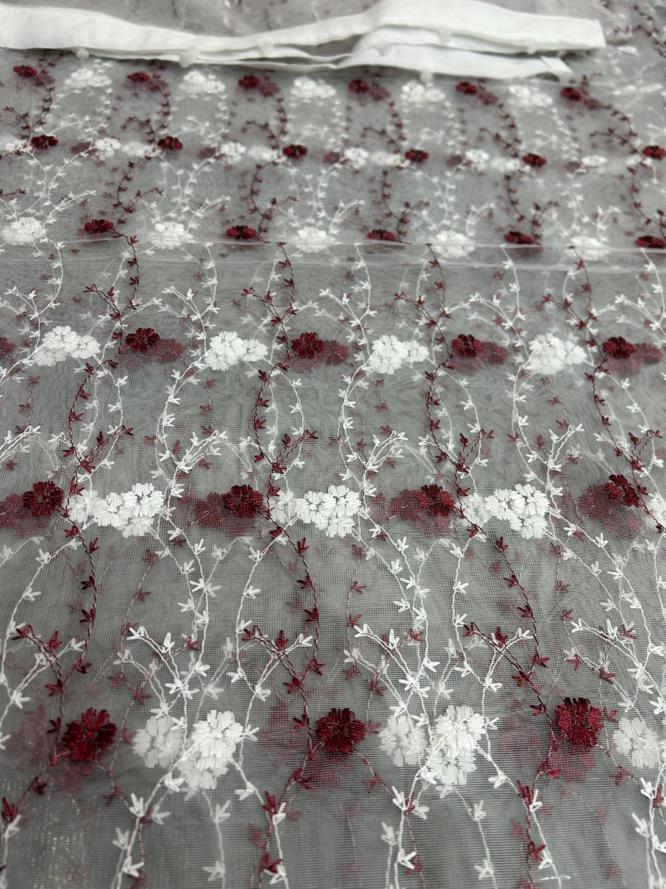 Perdea Tulle cu Broderie Alb+Bordo Model Arcaflora  - Cu Tiv si Rejansa - 3M x 2.5 h [2]