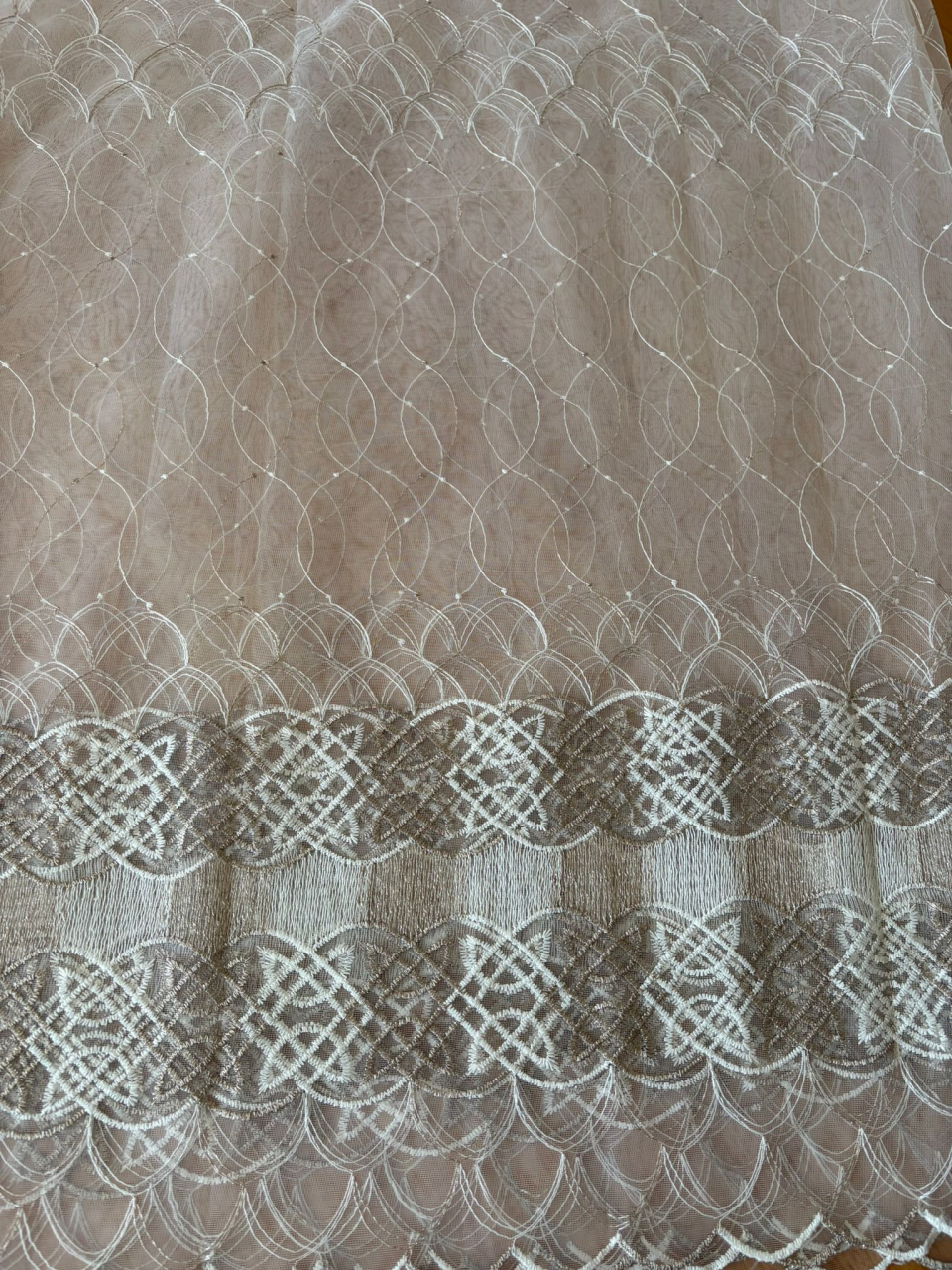 Perdea Tulle cu Broderie Alb+Bordo Model Infinit - Cu Tiv si Rejansa - 4M x 2.5h [2]