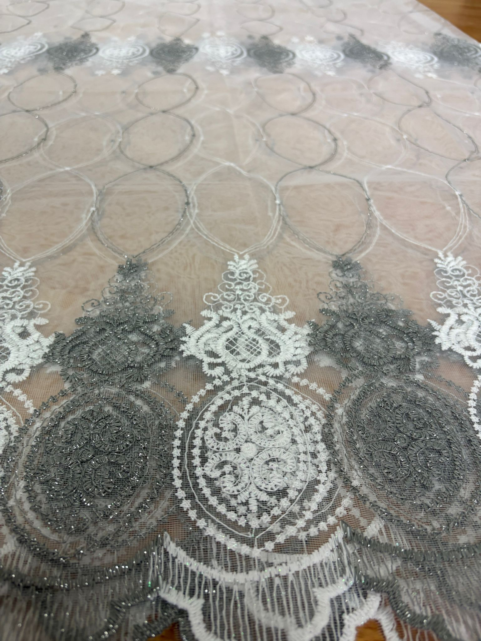 Perdea Tulle cu Broderie Alb+Gri, Model baroc 4M x 2.5h Cu Tiv si Rejansa [2]