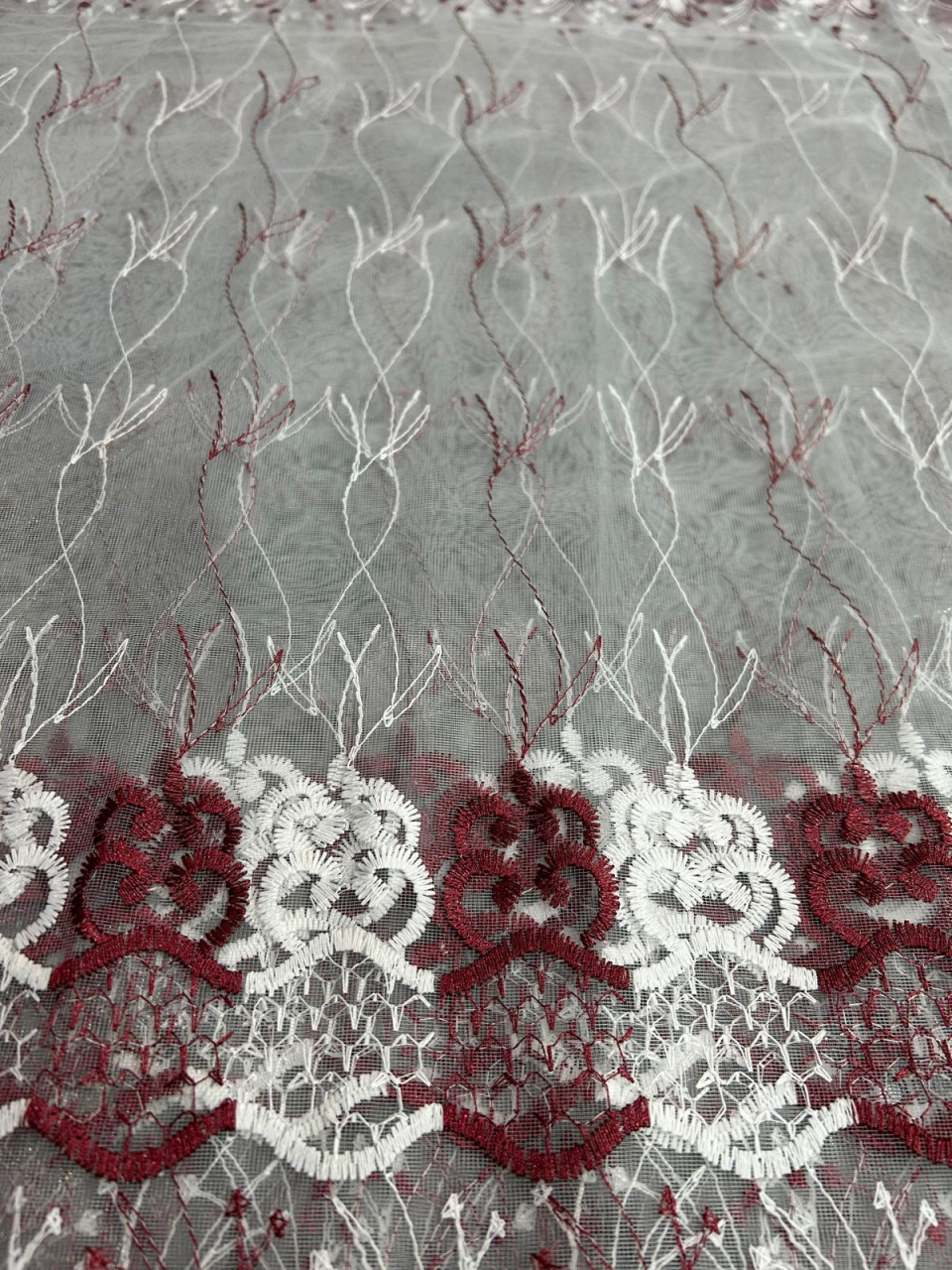 Perdea Tulle cu Broderie Alb+Bordo Model Fagure  - Cu Tiv si Rejansa - 3M x 2.5 h [3]