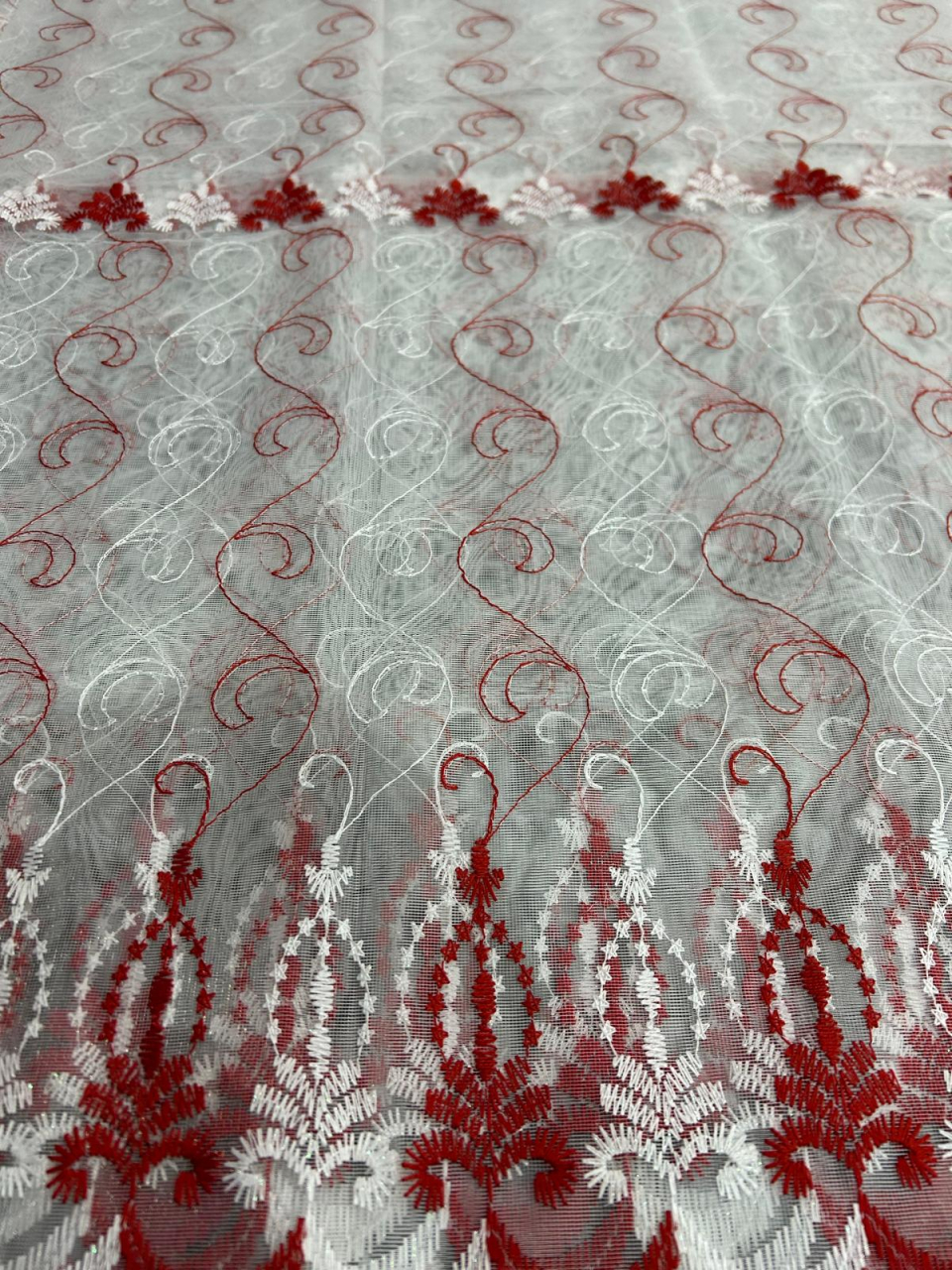 Perdea Tulle cu Broderie Alb+Rosu Model Semiluna  - Cu Tiv si Rejansa - 3M x 2.5 h [2]