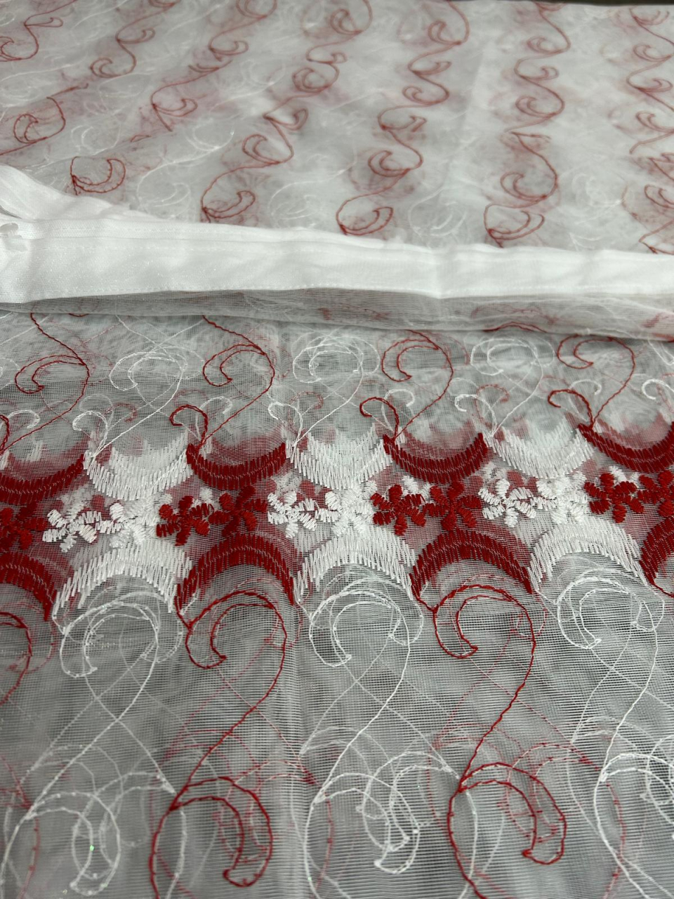 Perdea Tulle cu Broderie Alb+Rosu Model Semiluna  - Cu Tiv si Rejansa - 3M x 2.5 h [3]