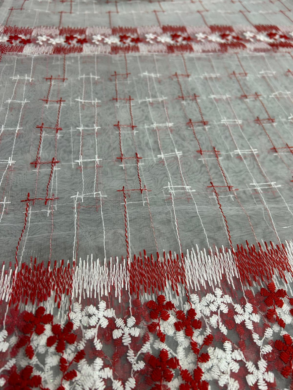 Perdea Tulle cu Broderie Alb+Rosu Model ZizagFlora  - Cu Tiv si Rejansa - 3M x 2.5 h [4]