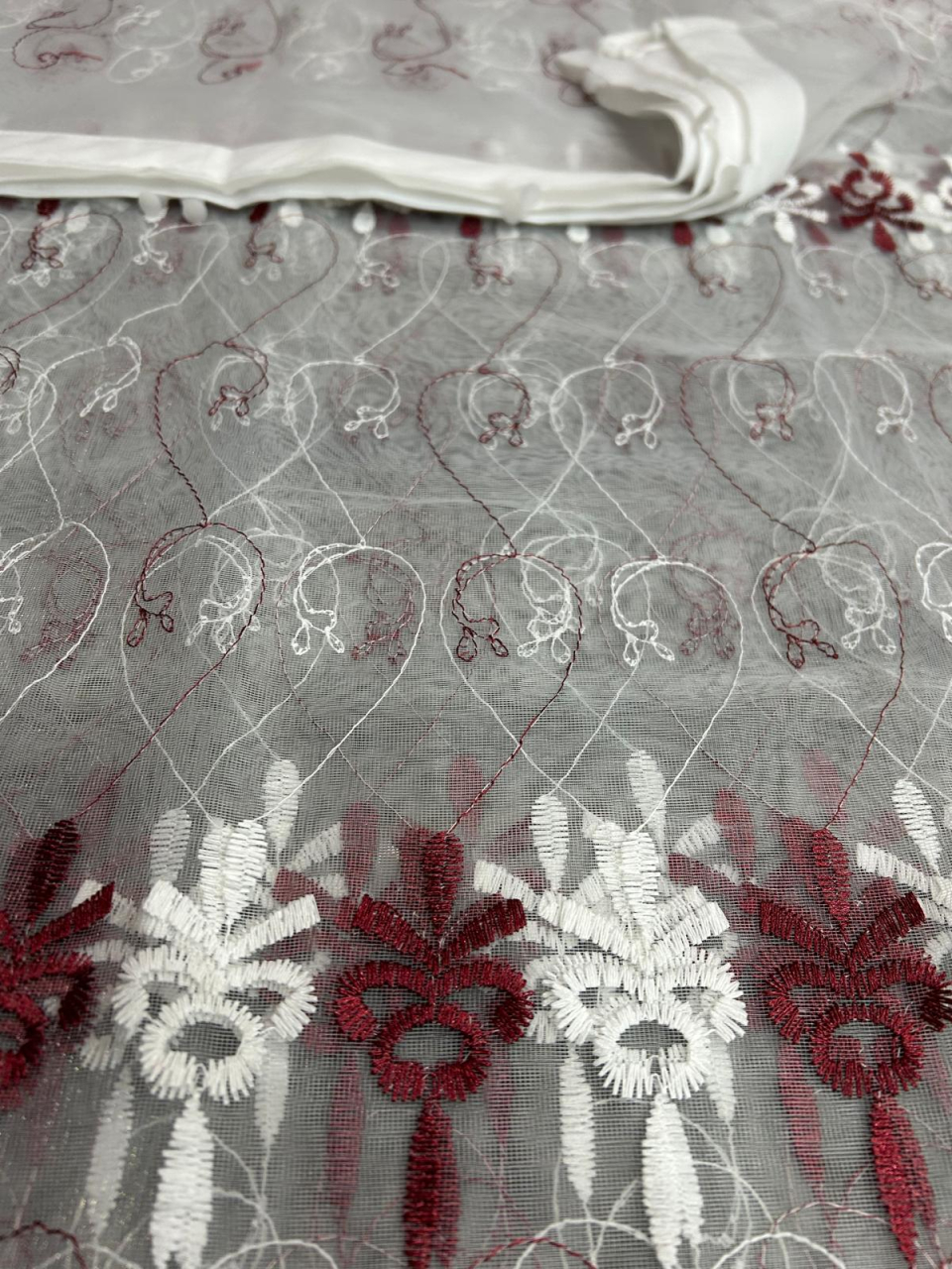 Perdea Tulle cu Broderie Alb+Bordo Model Arcade  - Cu Tiv si Rejansa - 3M x 2.5 h [2]