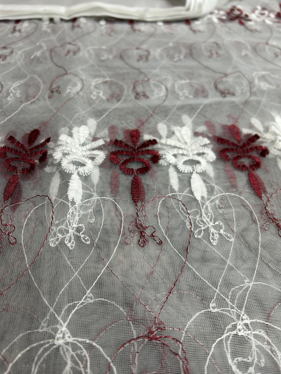Perdea Tulle cu Broderie Alb+Bordo Model Arcade  - Cu Tiv si Rejansa - 3M x 2.5 h [3]