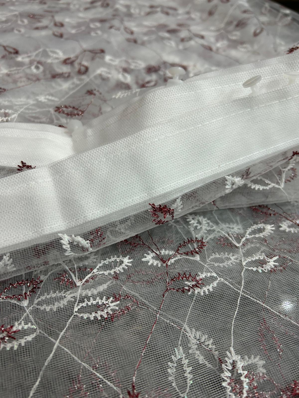 Perdea Tulle cu Broderie Alb+Bordo Model Ciorchine  - Cu Tiv si Rejansa - 3M x 2.5 h [4]