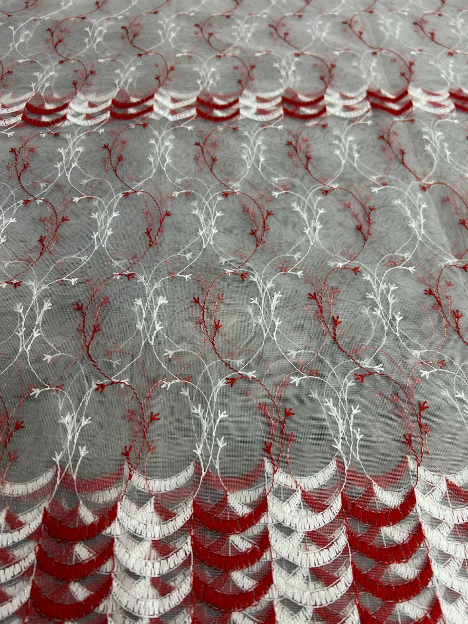 Perdea Tulle cu Broderie Alb+Rosu Model Valuri  - Cu Tiv si Rejansa - 3M x 2.5 h [2]
