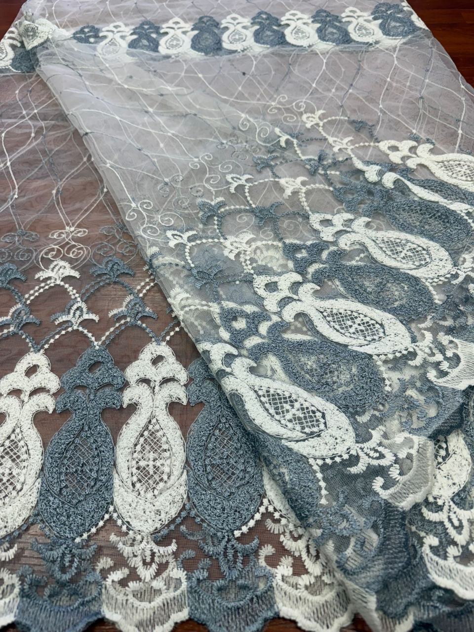 Perdea Tulle cu Broderie Alb+Gri Model Vaza - Cu Tiv si Rejansa - 3M x 2.5 h [2]