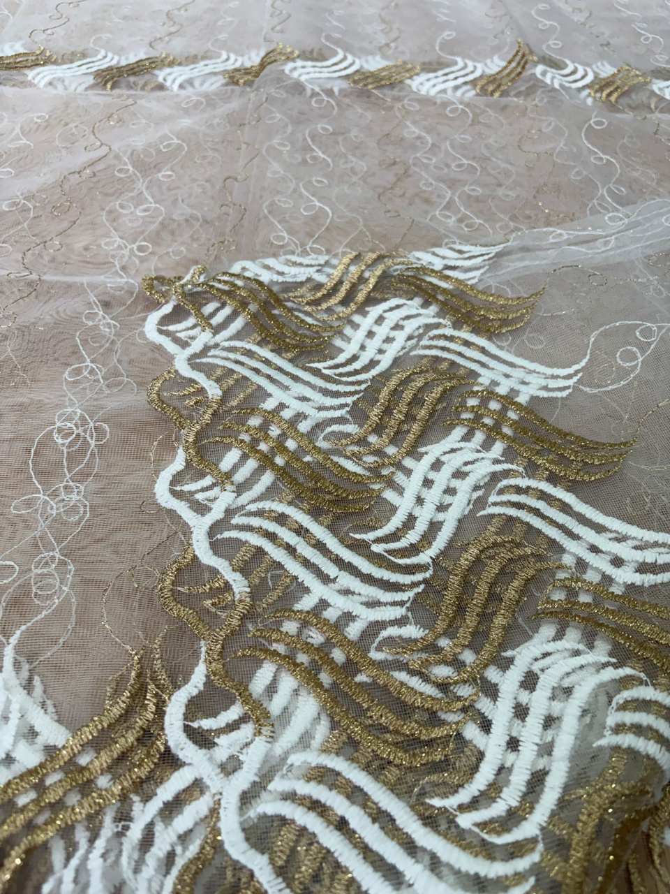 Perdea Tulle cu Broderie Aurie Model Spirala- gata cusuta cu tiv si rejansa - 4M x 2.5h [3]