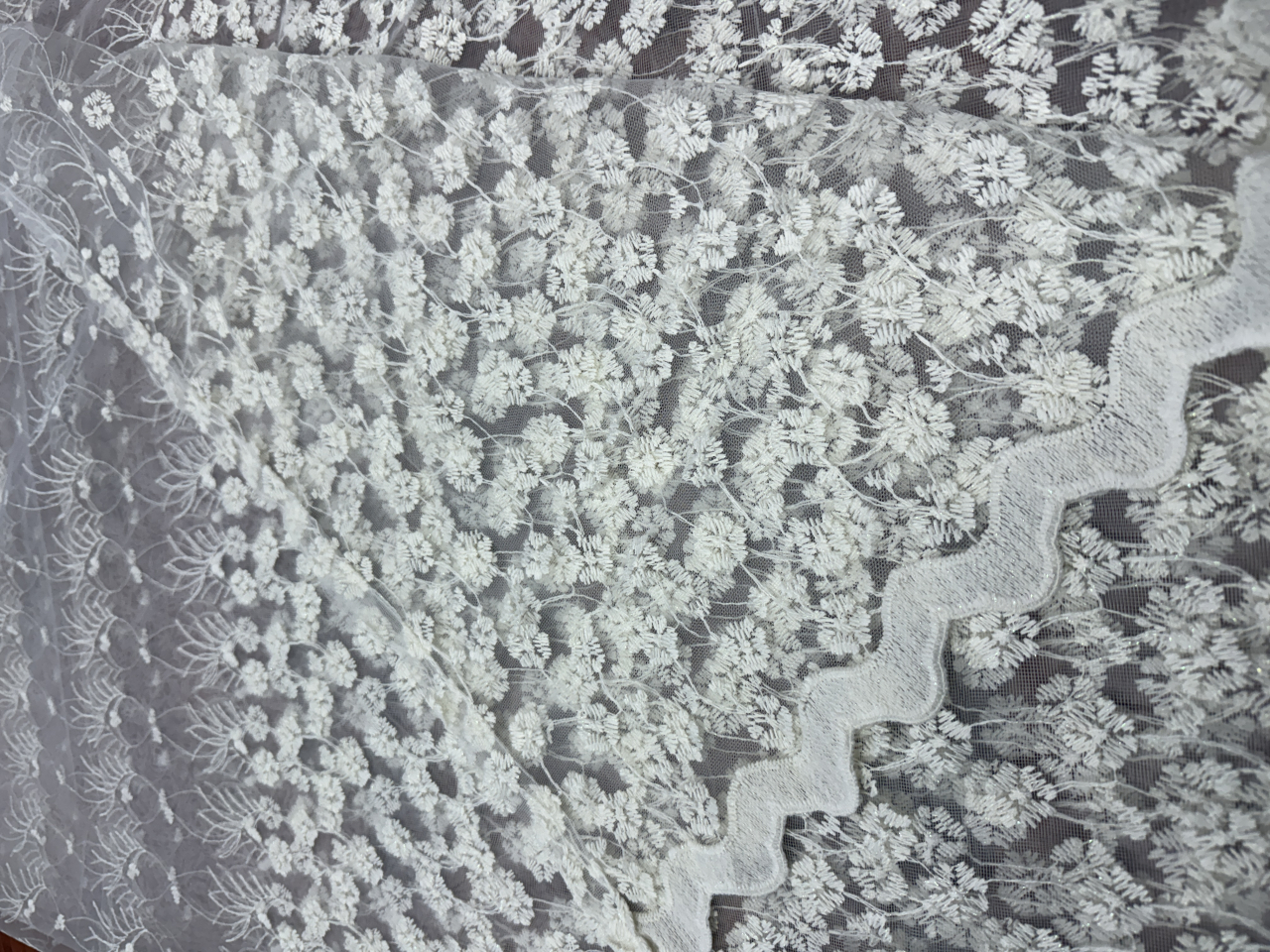 Perdea Tulle Ivoar Broderie Ivoar - Cu Tiv si Rejansa Model Flori Marunte 3M x 2.5h [2]