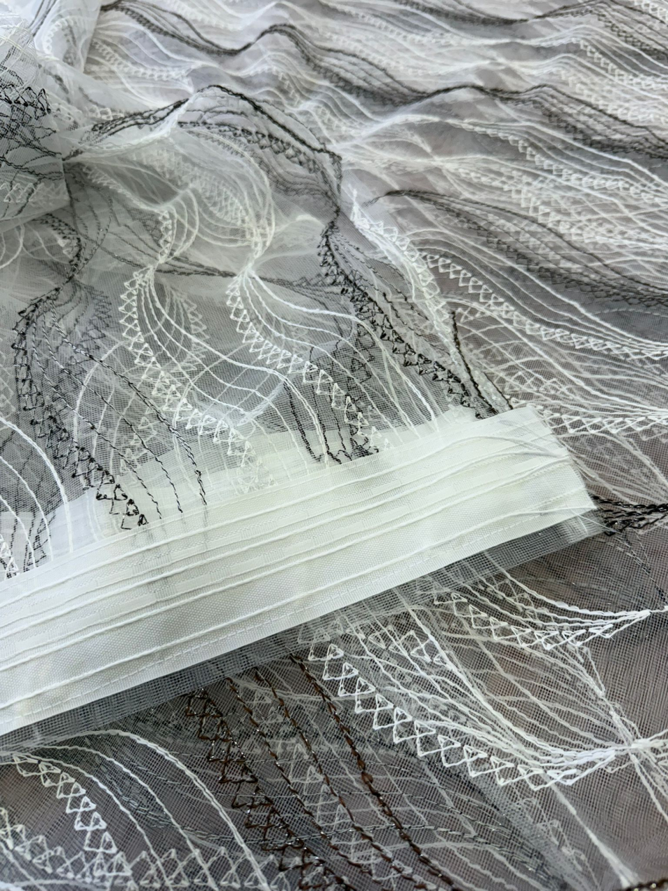 Perdea Tulle Broderie Alb+Negru - Cu Tiv si Rejansa Model Serpisor 4M x 2.5h [4]