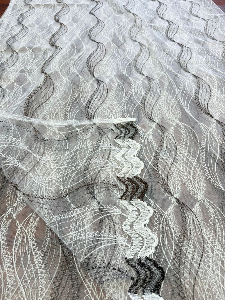 Perdea Tulle Broderie Alb+Negru - Cu Tiv si Rejansa Model Serpisor 4M x 2.5h [3]