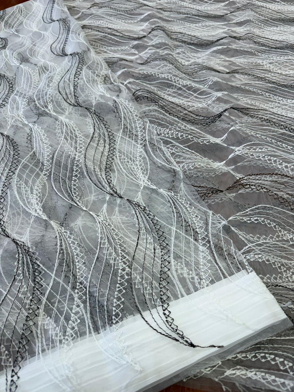 Perdea Tulle Broderie Alb+Negru - Cu Tiv si Rejansa Model Serpisor 4M x 2.5h [2]