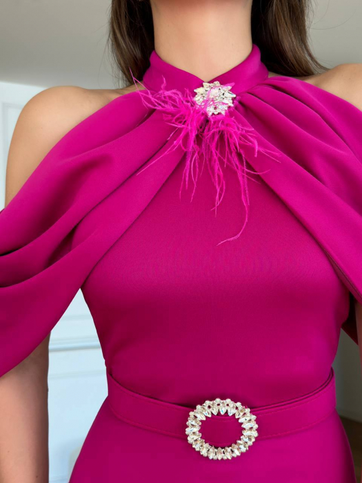 Rochie midi Roz Fucsia elegantă cu capă drapată, accesoriu strălucitor în talie [3]