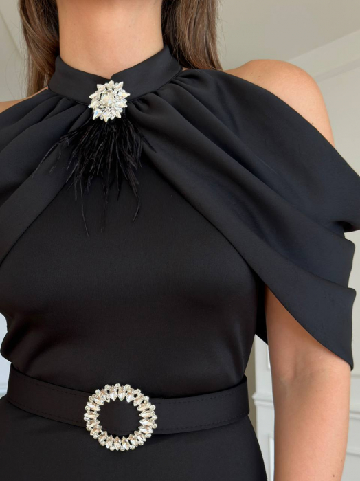 Rochie midi Neagra elegantă cu capă drapată, accesoriu strălucitor în talie [2]