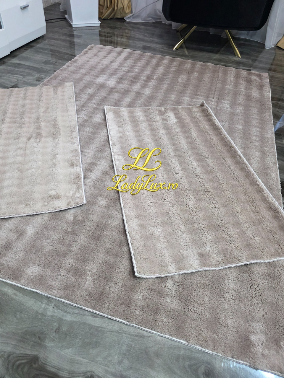 Set Covor cu Pui Model Vitrine Capucino  1x 140x200 cm  + 2x 60x100 cm [2]