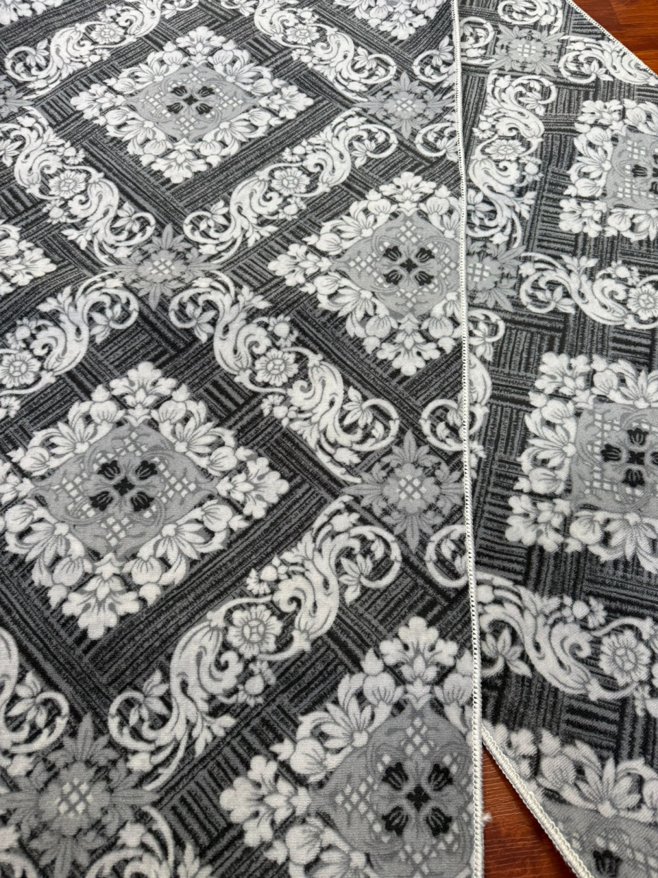 Set Doua Traverse Antiderapante Model Floare Gri 75x140 cm [2]